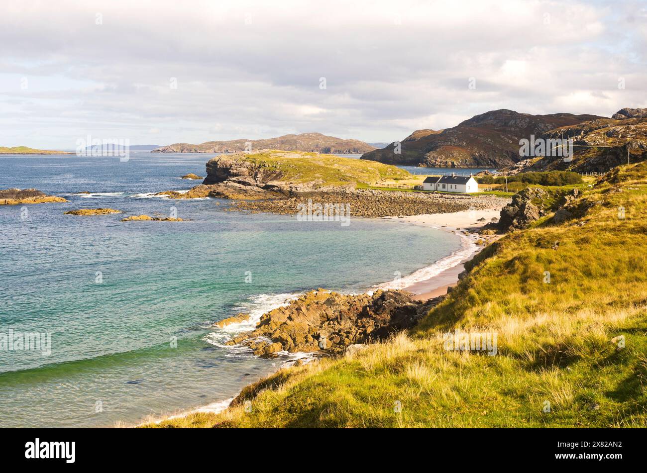 Clashnessie Bay, Stoer, Assynt, Sutherland, Highlands écossais, sur la route North Coast 500, par une journée calme de fin d'été. Banque D'Images