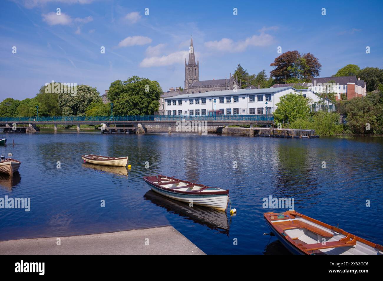 Rivière Garvoge et déversoir à Sligo, Irlande Banque D'Images