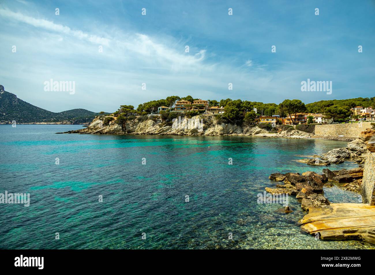 Petite mais belle randonnée sur le sentier côtier Pass D'en Grau dans la ville côtière de Sant Elm dans le sud de l'île Baléares de Majorque - Espagne Banque D'Images