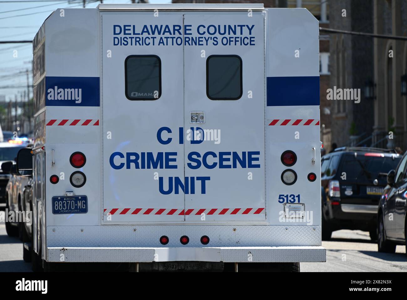 Chester, États-Unis. 22 mai 2024. Unité de scène de crime sur la scène où 2 personnes sont mortes et 3 personnes sont blessées dans une fusillade sur le lieu de travail à Delaware County Linen sur le bloc 2600 de W. 4th Street à Chester. Le suspect impliqué dans la fusillade de masse a été capturé par la police. (Photo de Kyle Mazza/SOPA images/SIPA USA) crédit : SIPA USA/Alamy Live News Banque D'Images