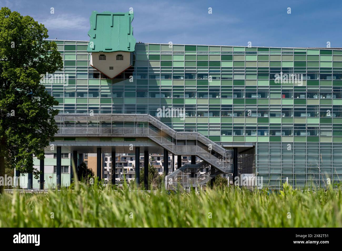 House Attack, Erwin Wurm, Bratislava, Slovaquie Banque D'Images