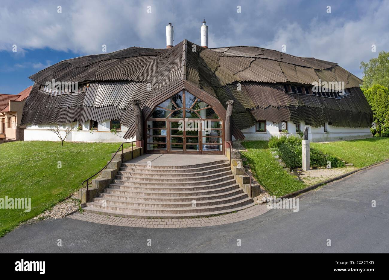 Maison de village conçue par Imre Makovecz, Bak, Hongrie Banque D'Images