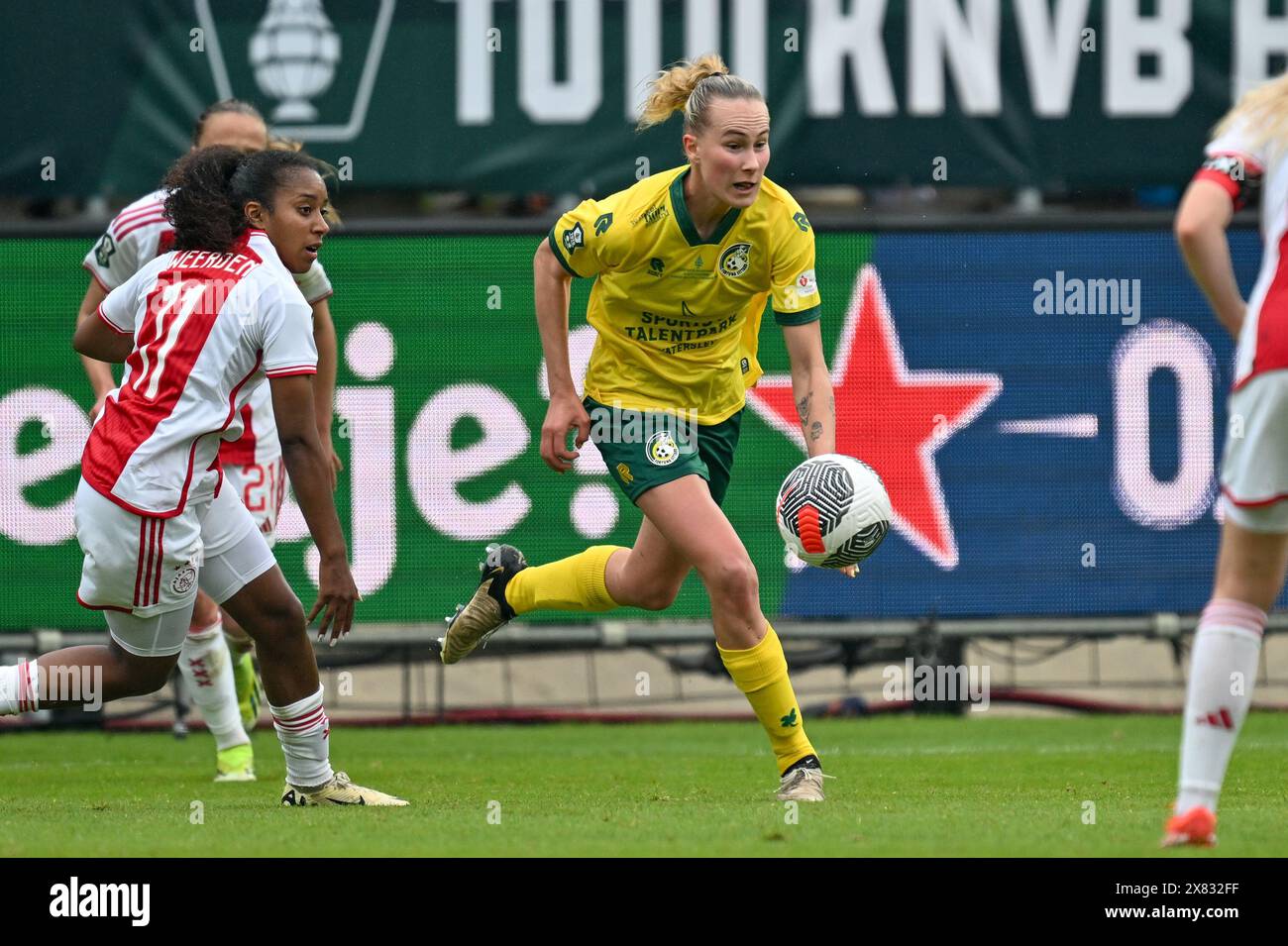 Ashleigh Weerden (11 ans) de Ajax Vrouwen et Feli Delacauw (44 ans) de Fortuna Sittard photographiés lors d'un match de football féminin entre Ajax Amsterdam vrouwen et Fortuna Sittard lors de la finale de la Toto KNVB Beker Cup , le mercredi 20 mai 2024 à Tilburg , pays-Bas . PHOTO SPORTPIX | David Catry Banque D'Images