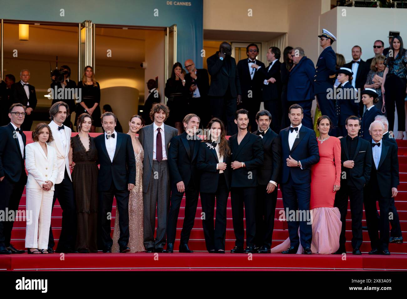 Cannes, France. 22 mai 2024. Alexandre de la Patellière, Marie Narbonne, Dimitri Rassam, Anamaria Vartolmei, Patrick mille, Adèle Simphal, Vassili Schneider, Matthieu Delaporte, Anaïs Demoustier, Pierre Niney, Pierfrancesco Favino, Laurent Lafitte, Julie de Bona, Julien de Saint-Jean, Jerome Seydoux assiste au Comte de Monte-Cristo qui projette le tapis rouge au 77e Festival de Cannes au Palais des Festivals le 22 mai 2024 à Cannes, France crédit : BTWImages/Alamy Live News Banque D'Images