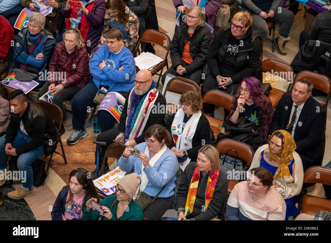 Paul, Minnesota. Capitole d'État. Rallye Transgender Day of Visibility. Les activistes et les membres de la communauté célèbrent les triomphes et les luttes des trans Banque D'Images