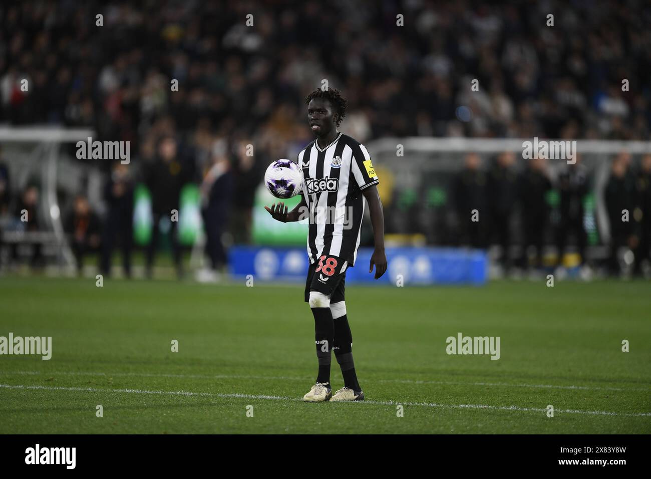 MELBOURNE, AUSTRALIE. 22 mai 2024. Sur la photo : Garang Kuol, attaquant de Newcastle United, porte le ballon au point de penalty lors de son premier match pour les Magpies lors de la Global Football week English Premiership Teams amical au MCG de Melbourne. Crédit : Karl Phillipson/Alamy Live News Banque D'Images