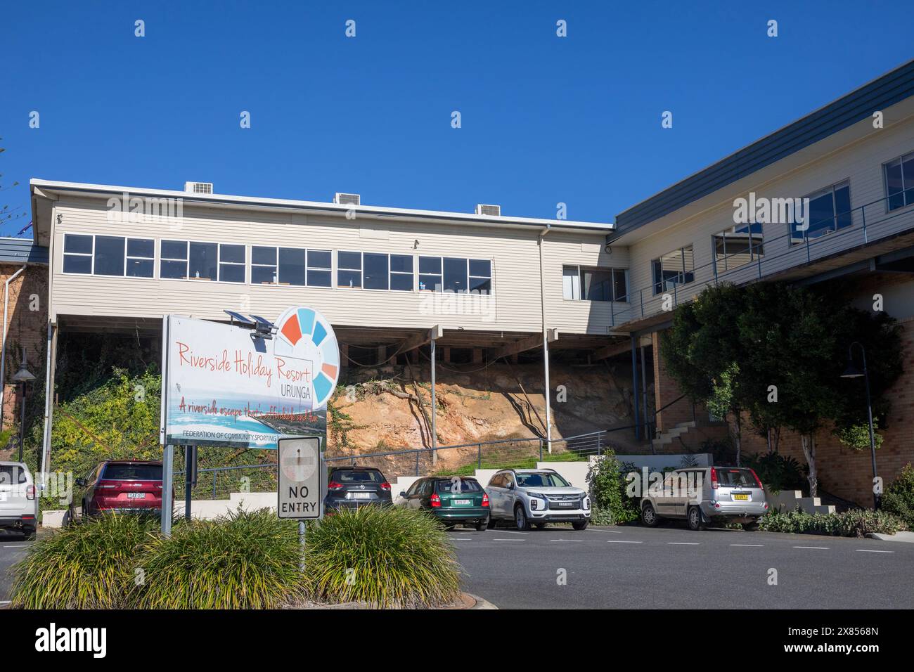 Ville côtière d'Urunga sur la côte nord de la Nouvelle-Galles du Sud avec complexe de vacances Riverside pour les vacanciers, Nouvelle-Galles du Sud, Australie Banque D'Images