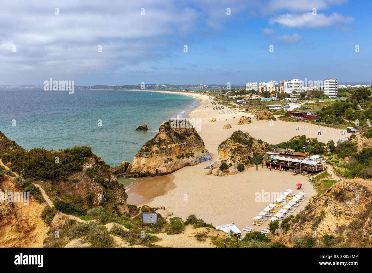 La belle plage de Praia dos Três Irmãos et Praia de Alvor, Algarve, Portugal Banque D'Images