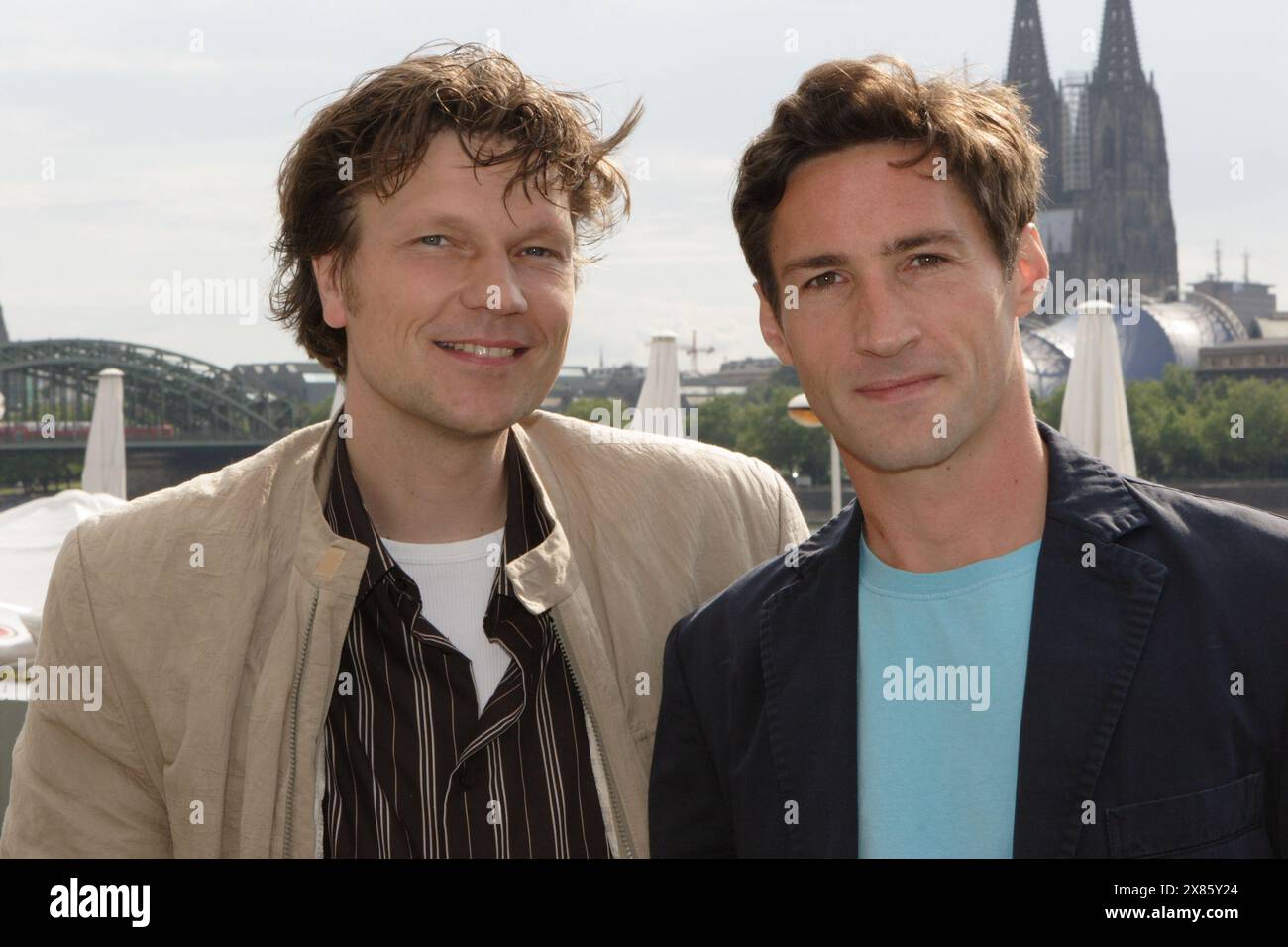 Roland Suso Richter (Régie), Benjamin Sadler (Schauspieler) beim Preview des ZDF Fernsehfilms 'Dresden' in Köln, Deutschland 2005. Banque D'Images