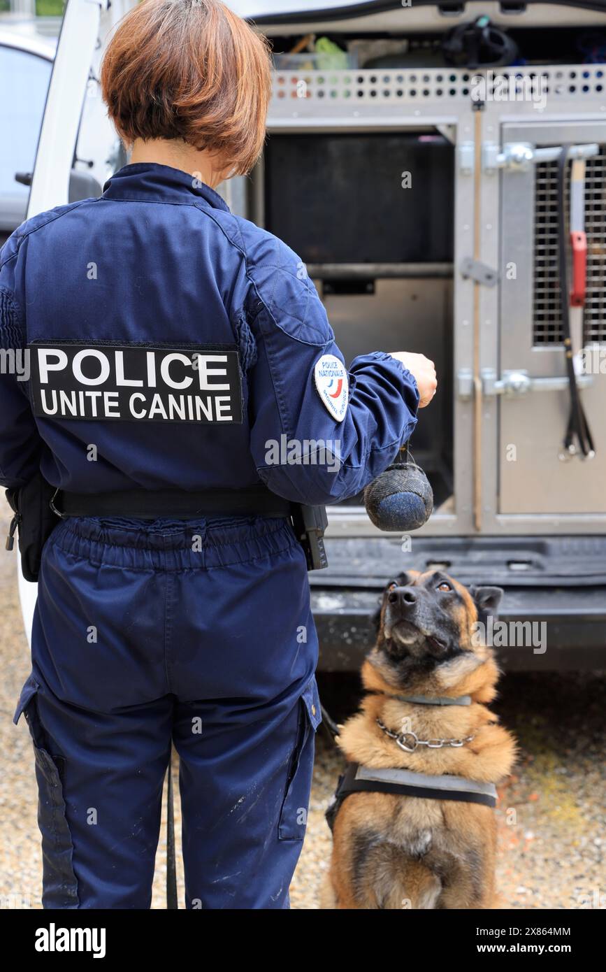 Bordeaux, France. 23 mai 2024. Sécurité avant l'arrivée de la flamme olympique sur la place des Quinconces à Bordeaux. Après l’arrestation d’un homme qui envisageait de commettre un massacre, la sécurité s’est renforcée avant l’arrivée de la flamme olympique sur la place des Quinconces à Bordeaux. Jeux Olympiques de 2024 et sécurité. Bordeaux, Gironde, Nouvelle-Aquitaine, France, Europe. Crédit : photo de Hugo Martin/Alamy Live News. Banque D'Images