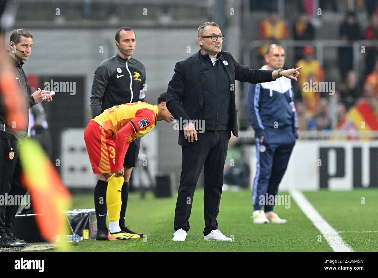 L'entraîneur-chef Franck Haise du RC Lens photographié lors du match de Ligue 1 Uber Eats 34 lors de la saison 2023-2024 entre le Racing Club de Lens et le Montpellier Herault Sport Club le 19 mai 2024 à Lens, France. (Photo de David Catry / Sportpix ) Banque D'Images