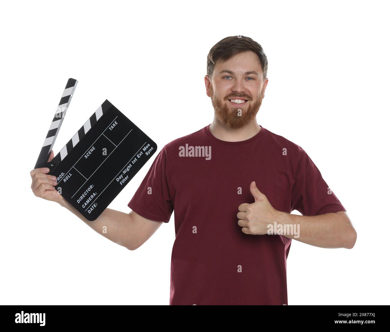 Réalisation de films. Homme souriant avec claquette montrant le pouce vers le haut sur fond blanc Banque D'Images