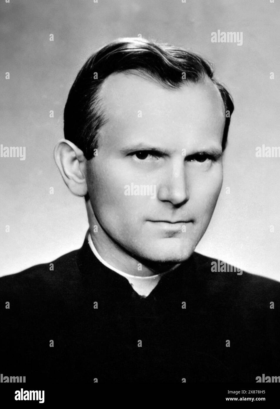 Le pape Jean-Paul Ier Portrait de Karol Józef Wojtyła (1920-2005) jeune homme en 1958 Banque D'Images Le pape Jean-Paul Ier Portrait de Karol Józef Wojtyła (1920-2005) jeune homme en 1958 Banque D'Images