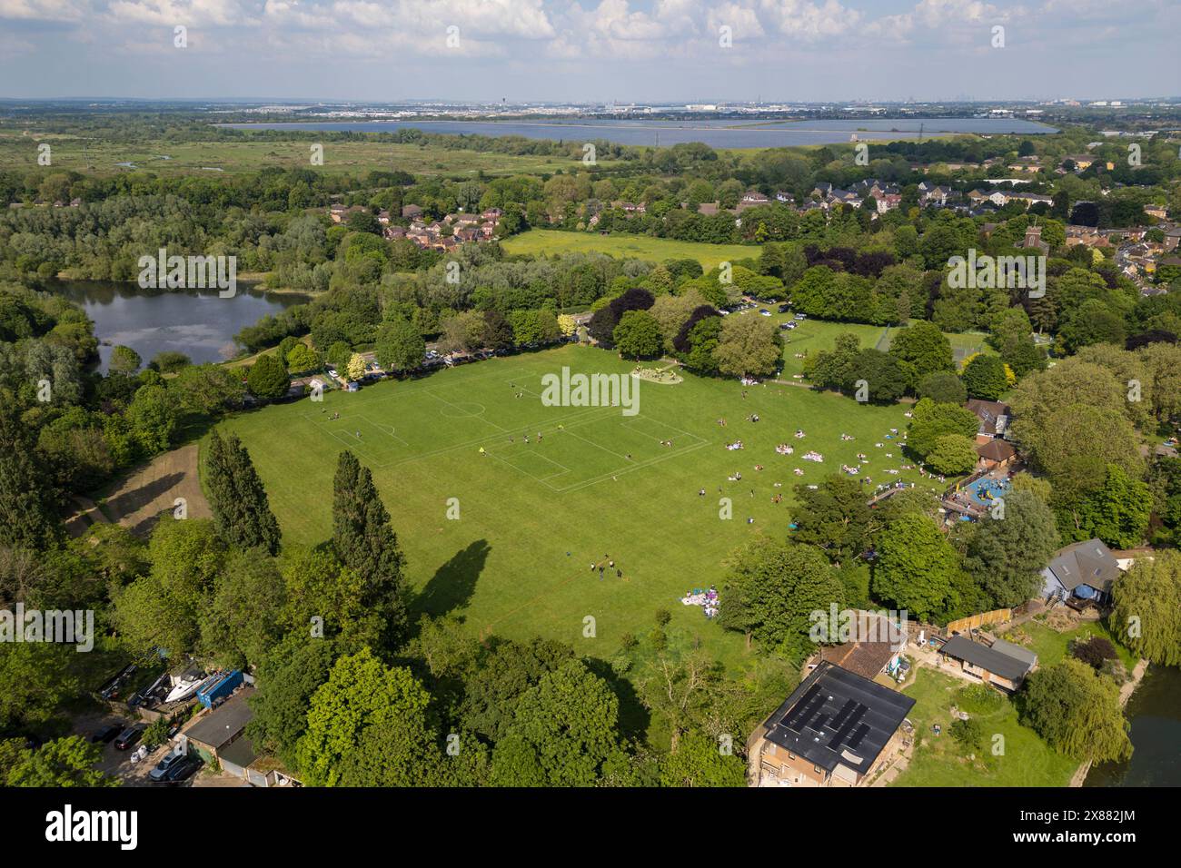 Vue aérienne de Lammas Recreation Ground, Staines upon Thames, Surrey, Royaume-Uni. Banque D'Images