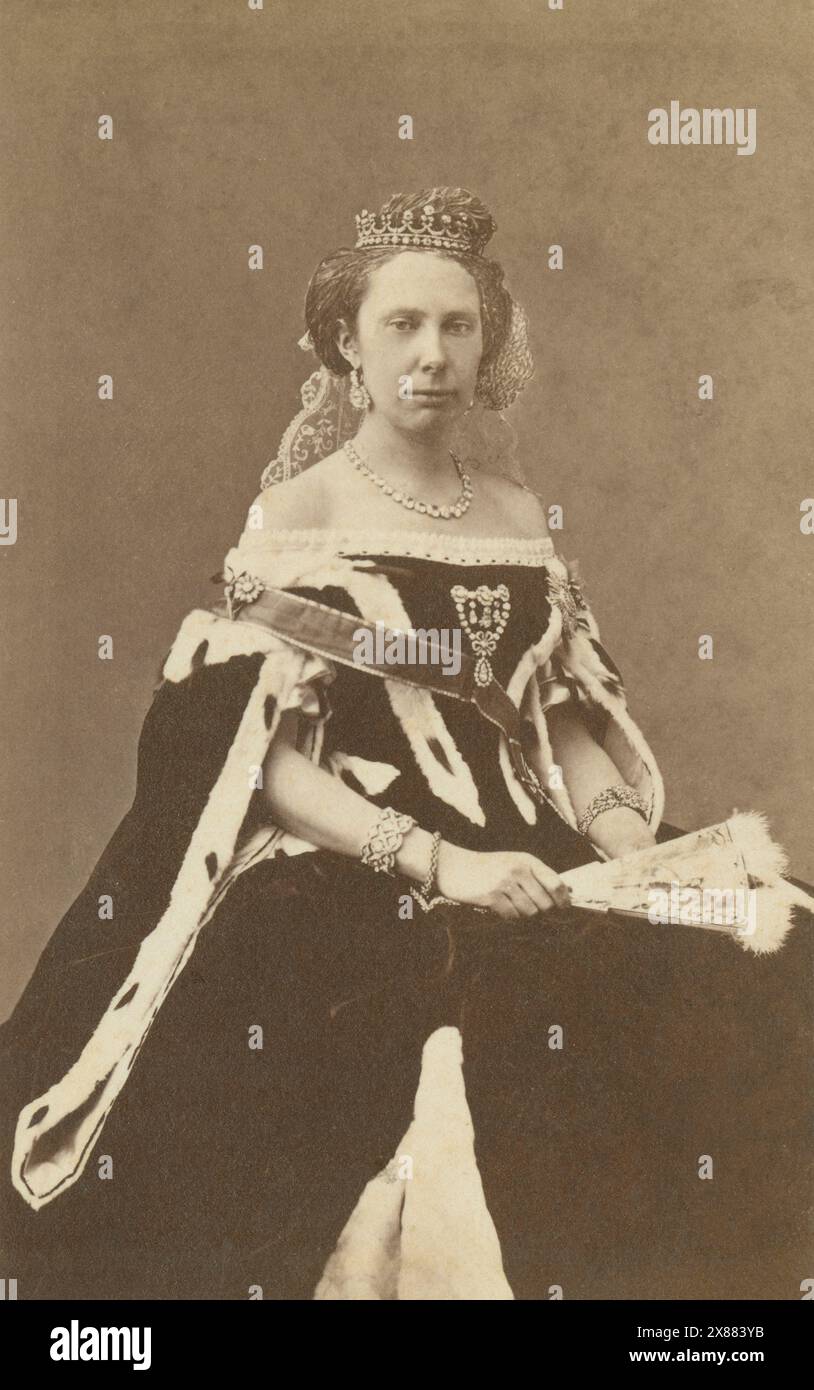 Photographie antique c1866 carte de visite, Louise des pays-Bas (1828-1871). Elle a été reine de Suède et de Norvège de 1859 jusqu'à sa mort en 1871 en tant qu'épouse du roi Charles XV & IV. SOURCE : ORIGINAL CDV Banque D'Images