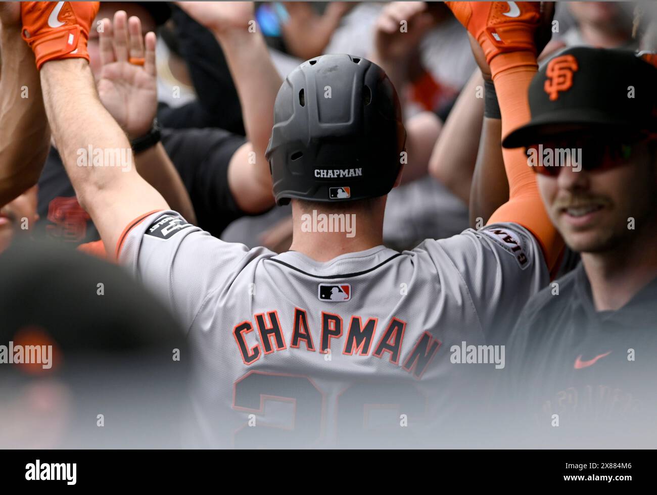 Pittsburgh, États-Unis. 23 mai 2024. Matt Chapman (26), troisième base des Giants de San Francisco, célèbre son homer de trois courses en huitième manche contre les Pirates de Pittsburgh au PNC Park le jeudi 23 mai 2024 à Pittsburgh. Photo par Archie Carpenter/UPI crédit : UPI/Alamy Live News Banque D'Images