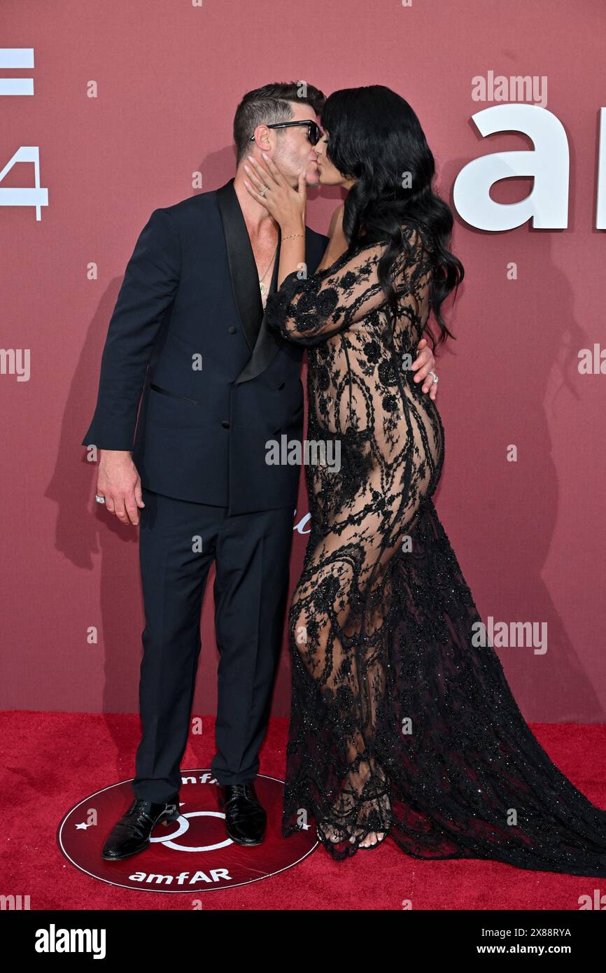 Cannes, France. 23 mai 2024. Robin Thicke, April Love Geary au 30ème gala amfAR Cannes avant le 77ème Festival de Cannes, France, le 23 mai 2024. Photo de Julien Reynaud/APS-médias/ABACAPRESS. COM Credit : Abaca Press/Alamy Live News Banque D'Images