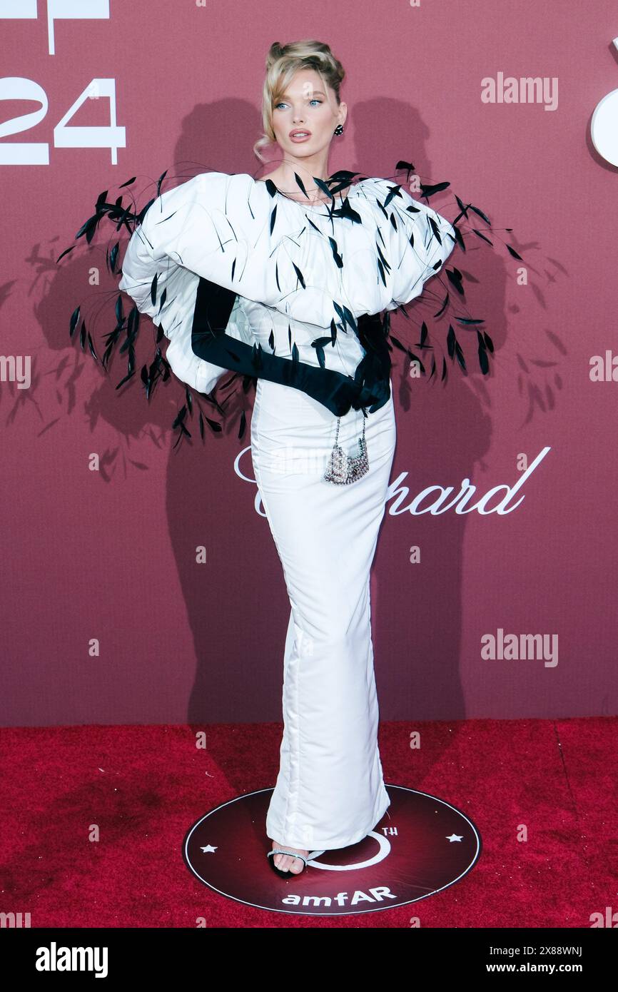 Antibes, France. 23 mai 2024. Elsa Hosk pose sur le tapis rouge lors de la 30ème édition de l’amfAR Gala Cannes lors du 77ème Festival de Cannes. Photo de Julie Edwards./Alamy Live News Banque D'Images