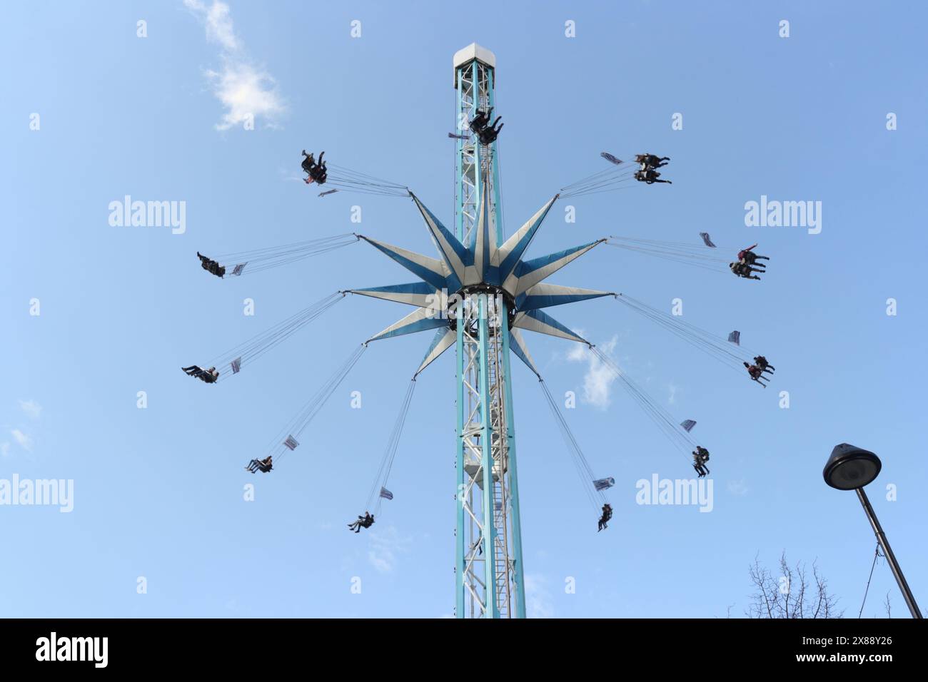 Starflyer Carousel tour dans le centre-ville de Sheffield Angleterre attraction UK Funfair Banque D'Images