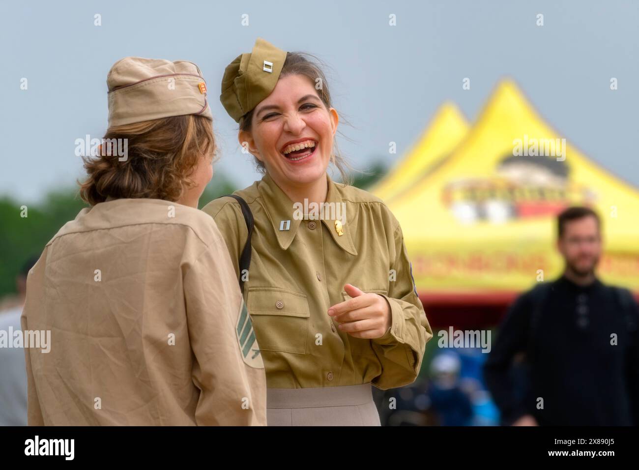 Soldats féminins de l'armée AMÉRICAINE au temps des Helices Air Show 2024 à la Ferté-Alais, France Banque D'Images