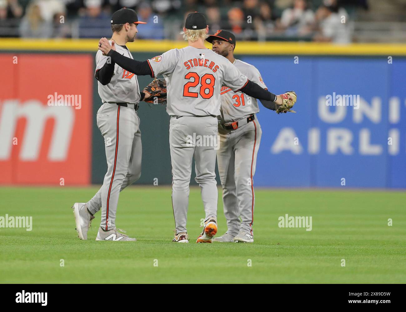 CHICAGO, IL - MAY 23: Cedric Mullins (31) of the Baltimore Orioles and Kyle Stowers (28) of the Baltimore Orioles celebrate after a game against the Chicago White Sox on May 23, 2024 at Guaranteed Rate Field in Chicago, Illinois. (Photo by Melissa Tamez/Icon Sportswire) (Icon Sportswire via AP Images) Banque D'Images