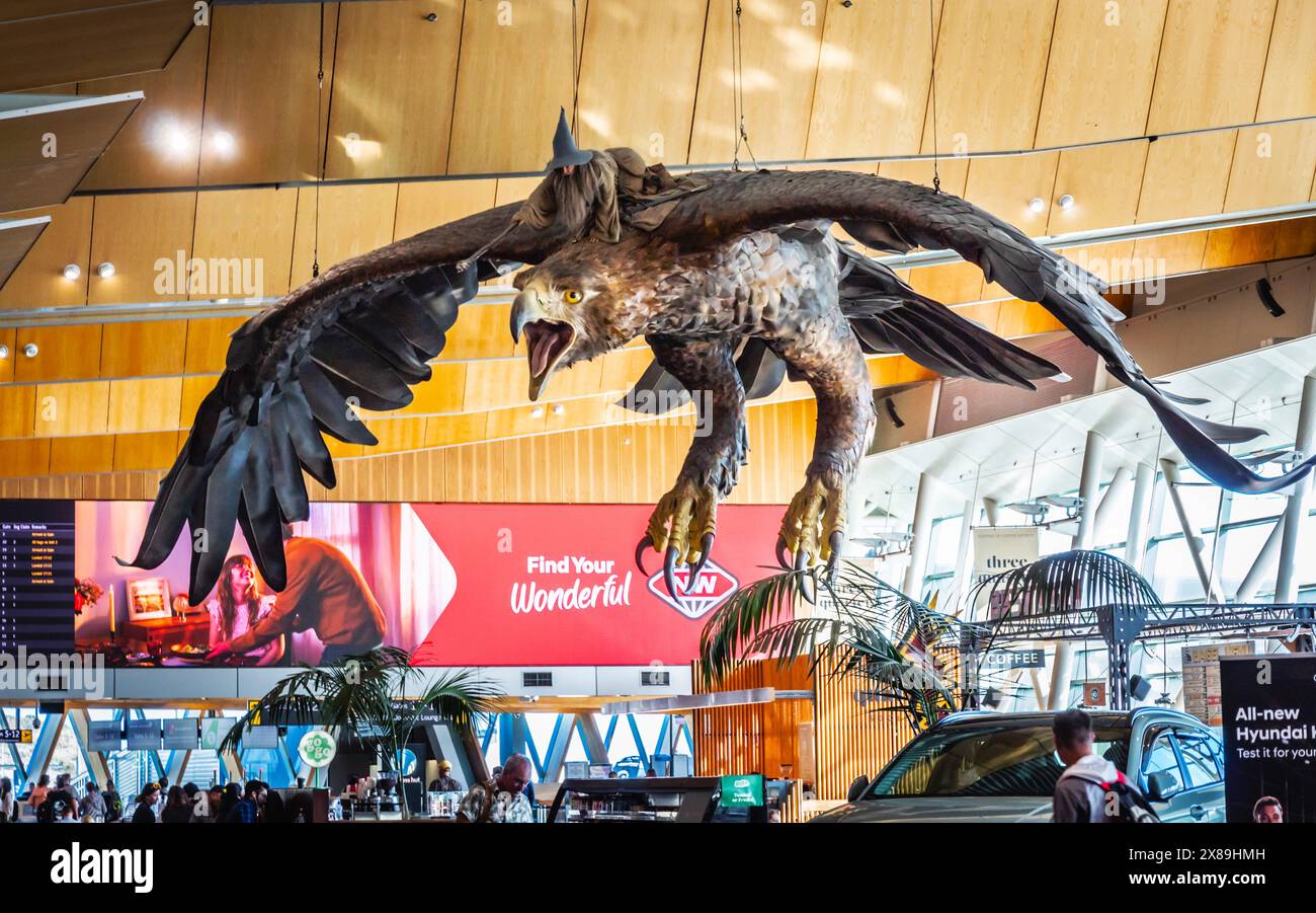 Gandalf chevauchant un grand aigle du Seigneur des anneaux. Installation à l'aéroport international de Wellington. Banque D'Images