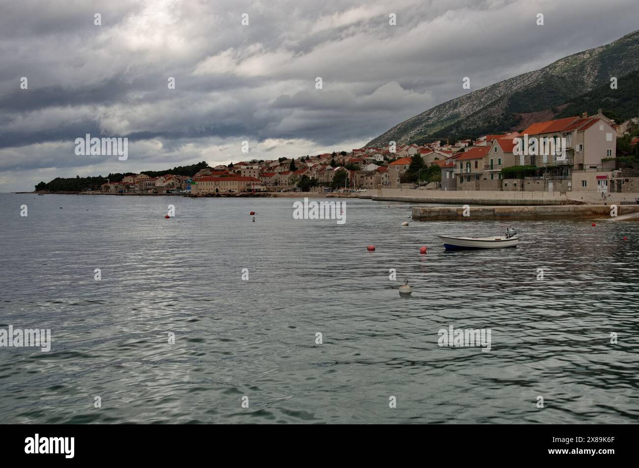 Panorama de bol sur l'île de Brac en Croatie Banque D'Images