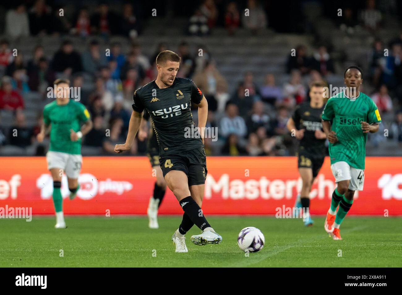 Melbourne, Australie. 24 mai 2024. Melbourne, Australie, 24 mai 2024 : Scott Wootton (4 A-League Men All-Stars) passe le ballon lors du match amical de la semaine mondiale du football entre les A-League Men All-Stars et Newcastle United FC au Marvel Stadium de Melbourne, en Australie. (NOE Llamas/SPP) crédit : photo de presse sportive SPP. /Alamy Live News Banque D'Images