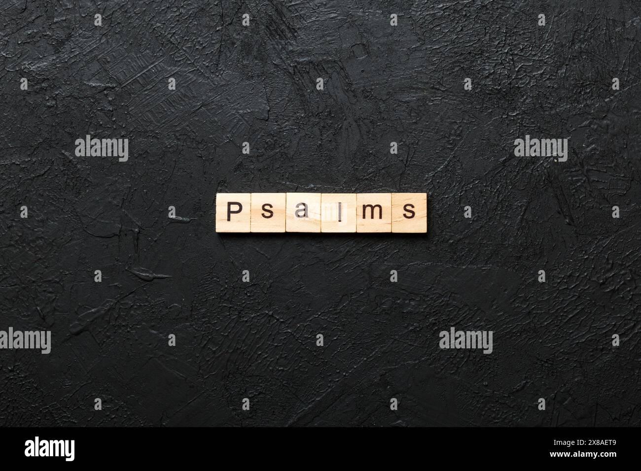 Psaumes mot écrit sur une cale en bois. psaumes texte sur table, concept. Banque D'Images