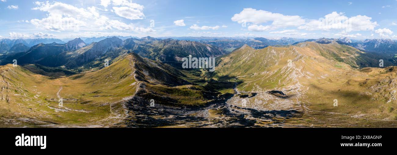 Panorama alpin, crête principale du Carnic, vue sur les Dolomites de Sesto, sentier du Carnic, Alpes Carniques, Carinthie, Autriche, Europe Banque D'Images