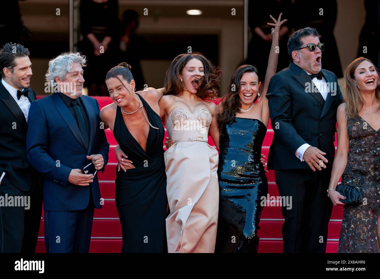 Cannes, France. 23 mai 2024. François civil, Alain Chabat, Adèle Exarchopoulos, Mallory Wanecque, Élodie Bouchez, Alain Attal et Audrey Diwan assistent à la projection de tapis rouge de L’amour Ouf (Beating Hearts) au 77e Festival de Cannes au Palais des Festivals le 23 mai 2024 à Cannes, France Banque D'Images