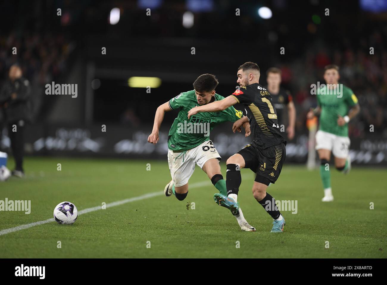 MELBOURNE, AUSTRALIE. 24 mai 2024. Sur la photo : L'attaquant Ben Parkinson (63) de Newcastle United est défié par le défenseur du Western United FC Benjamin Garuccio (à droite) lors de la semaine mondiale du football amical entre le club anglais Newcastle United et l'australienne ALeague Allstars au Marvel Stadium de Melbourne, en Australie. Crédit : Karl Phillipson/Alamy Live News Banque D'Images