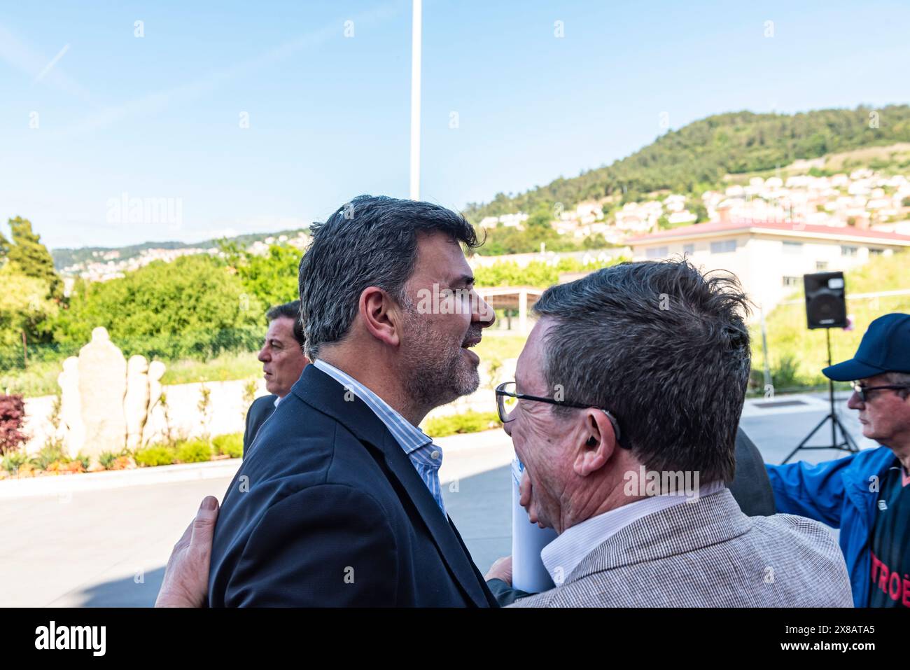 Vigo, Espagne. 23 mai 2024. Nicolás González a su llegada al acto de presentación de candidata a las elecciones europeas. En el acto participan, Gómez Besteiro llider del PSOE en Galicia, Abel Caballero, alcalde de Vigo, Carmela Silva, miembro del senado en Spain , David Regades, delegado del estado en el consorcio de la zona franca de Vigo y Nicolás González. Crédit. Xan Gasalla / Alamy Live News Banque D'Images