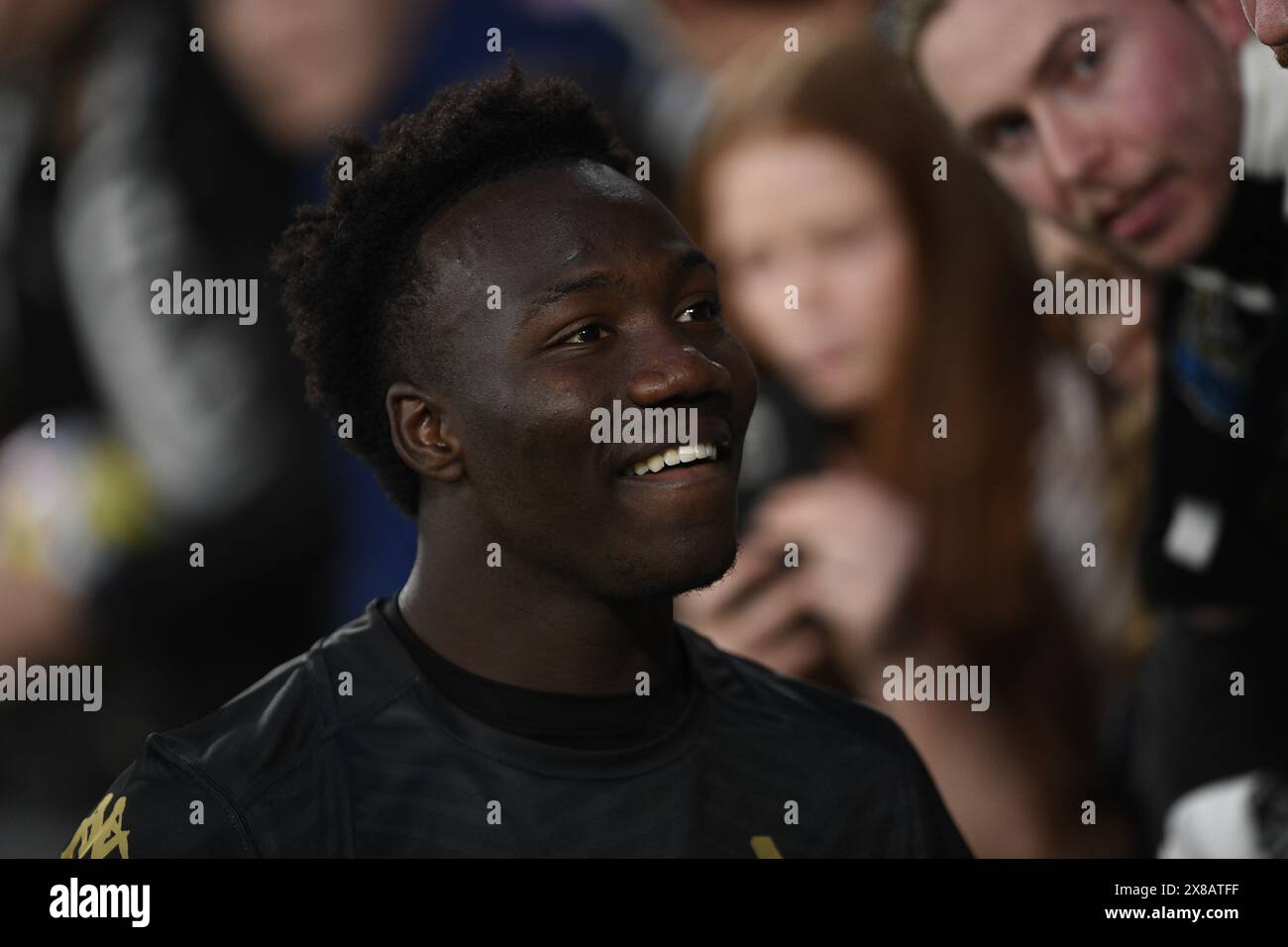 MELBOURNE, AUSTRALIE. 24 mai 2024. Photo : L'attaquant d'Adélaïde United Nestory Irankunda rencontre les fans lors de la semaine mondiale du football entre le club anglais Newcastle United et l'ALeague Allstars australienne au Marvel Stadium de Melbourne, en Australie. Crédit : Karl Phillipson/Alamy Live News Banque D'Images