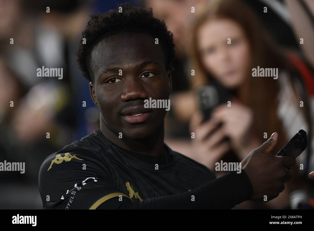 MELBOURNE, AUSTRALIE. 24 mai 2024. Sur la photo : l'ancien attaquant d'Adélaïde United Nestory Irankunda rencontre les fans lors de la semaine mondiale du football entre le club anglais Newcastle United et l'ALeague Allstars australienne au Marvel Stadium de Melbourne, en Australie. Crédit : Karl Phillipson/Alamy Live News Banque D'Images