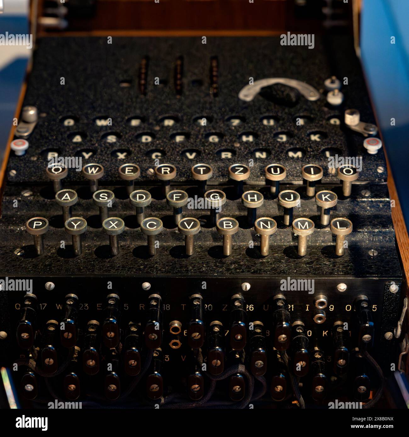 La machine Enigma est un dispositif de chiffrement développé et utilisé au début et au milieu du XXe siècle pour protéger les communications commerciales, diplomatiques et militaires. Banque D'Images