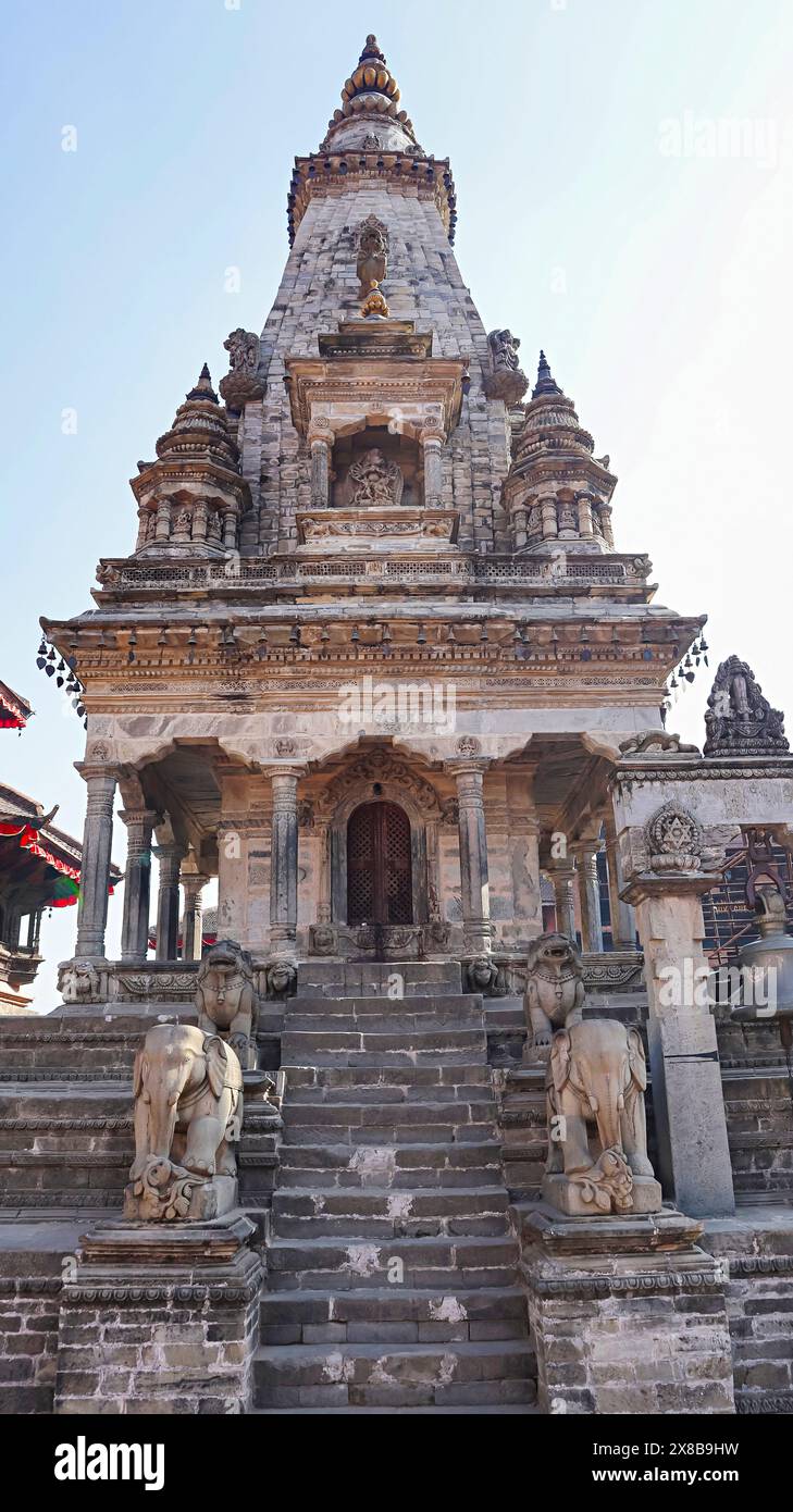 Vue du temple Nitya Vatsala, construit en 1715 pendant le Royaume de Bhupatindra Mall, Bhaktapur Durbar Square, Katmandou, Népal. Banque D'Images