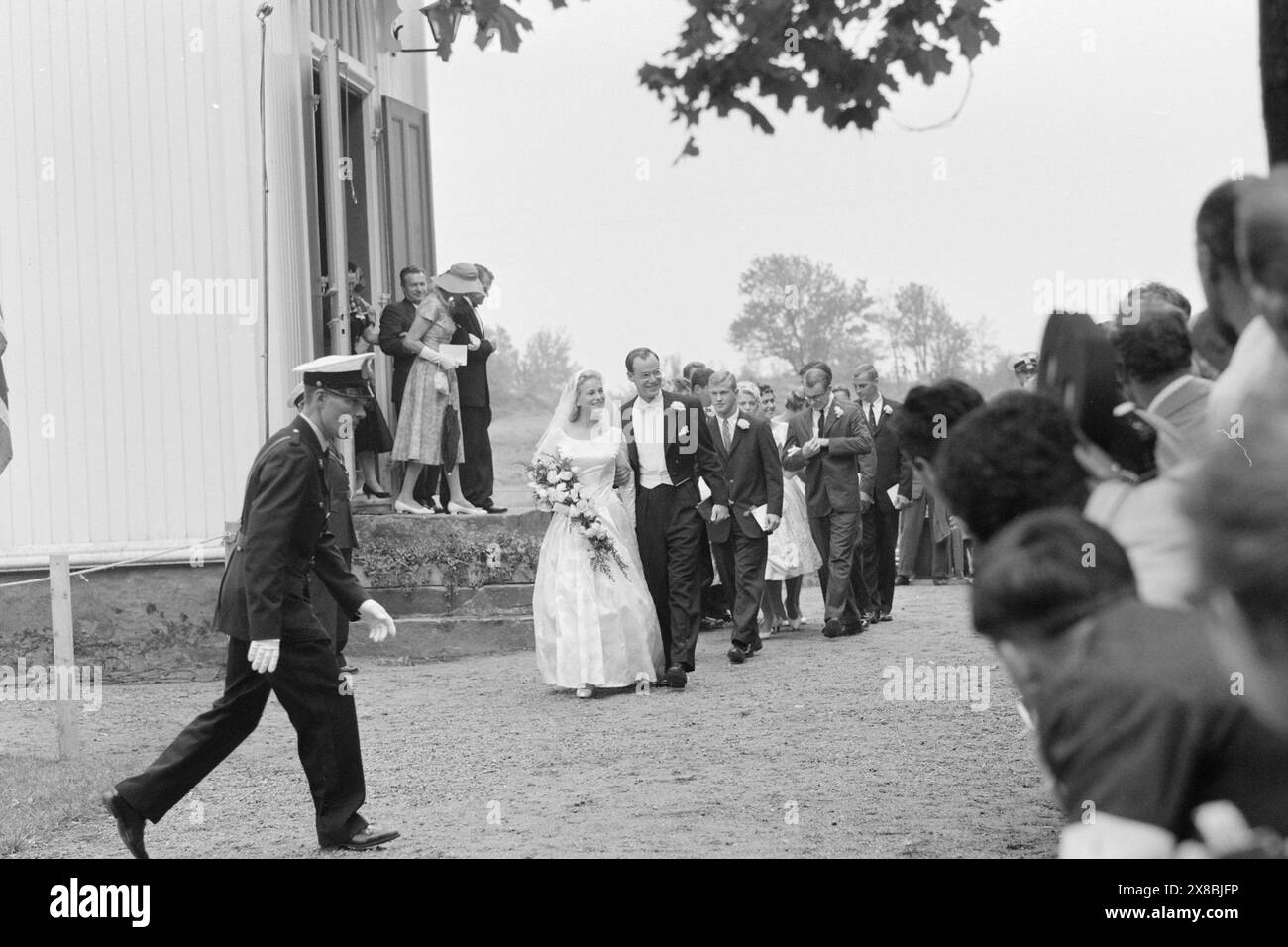 Current 37- 1959 : voiles de mariée sous les feux de la rampe. Le samedi 22 août, le monde s’appelait Søgne. Puis Anne Marie Rasmussen a épousé Steven C. Rockefeller en présence de la presse mondiale. Photo : Aage Storløkken et Sverre A. Børretzen / Aktuell / NTB ***la photo n'est pas traitée*** le texte de cette image est traduit automatiquement Banque D'Images