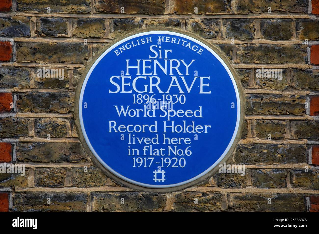 Londres, Royaume-Uni - 18 mars 2024 : une plaque bleue sur Dorset Street à Londres, marquant l'endroit où le détenteur du record du monde de vitesse Sir Henry Segrave a vécu. Banque D'Images