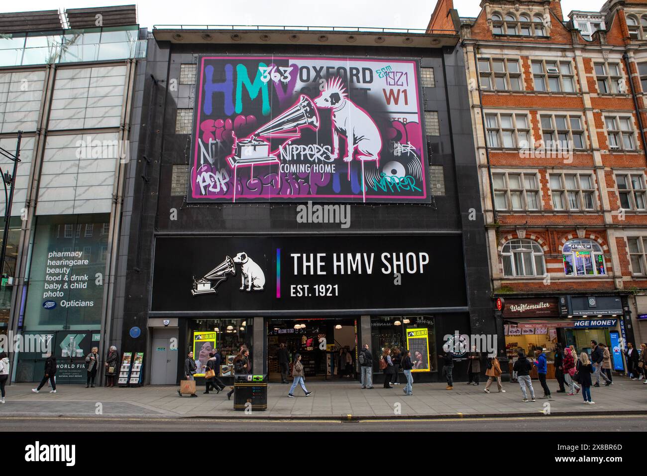 Londres, Royaume-Uni - 18 mars 2024 : L'emblématique HMV Shop sur Oxford Street à Londres, Royaume-Uni. Banque D'Images