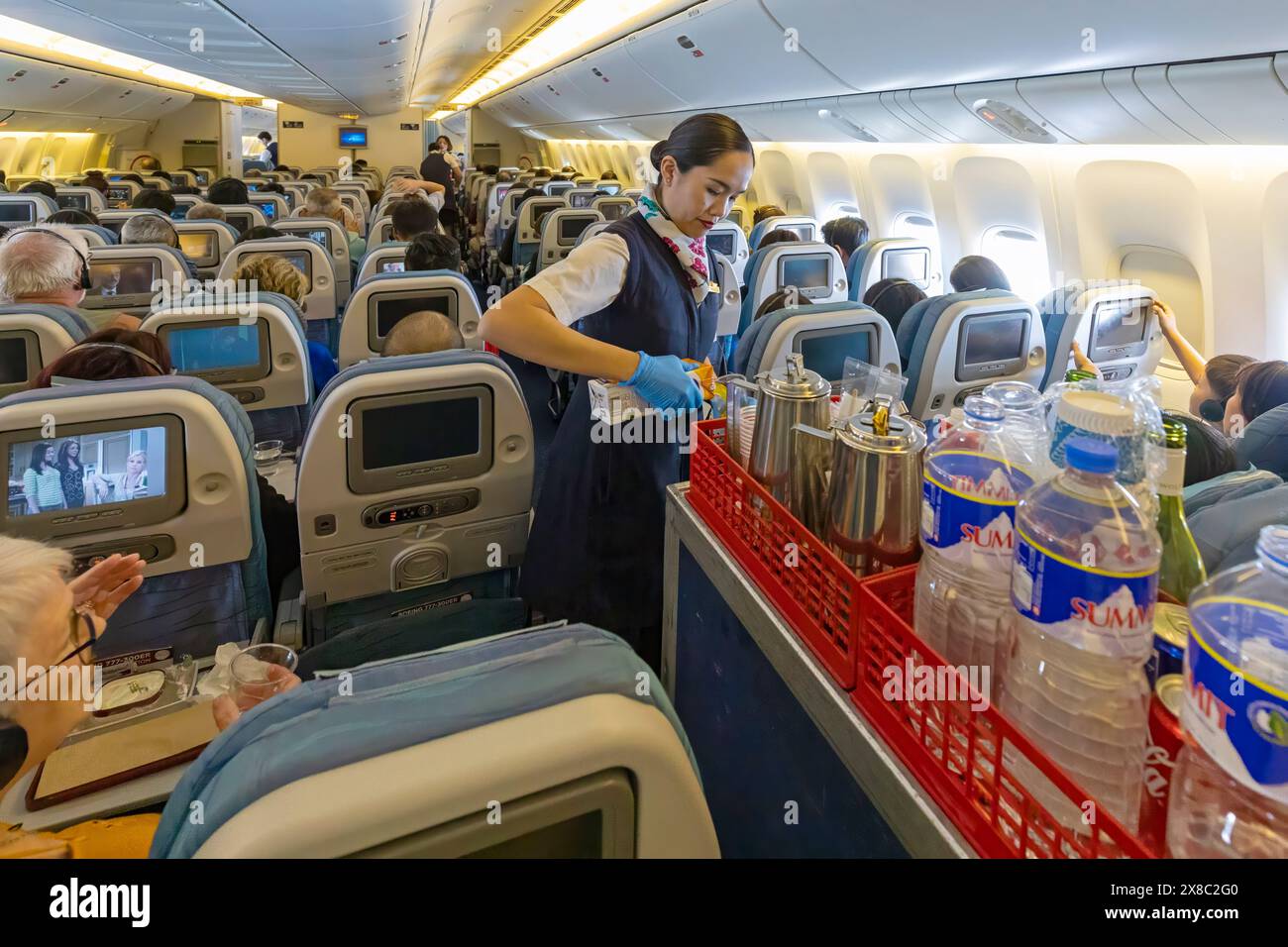 Équipage de cabine de Philippine Airlines travaillant sur le vol de Bangkok à Manille, Asie du Sud-est Banque D'Images