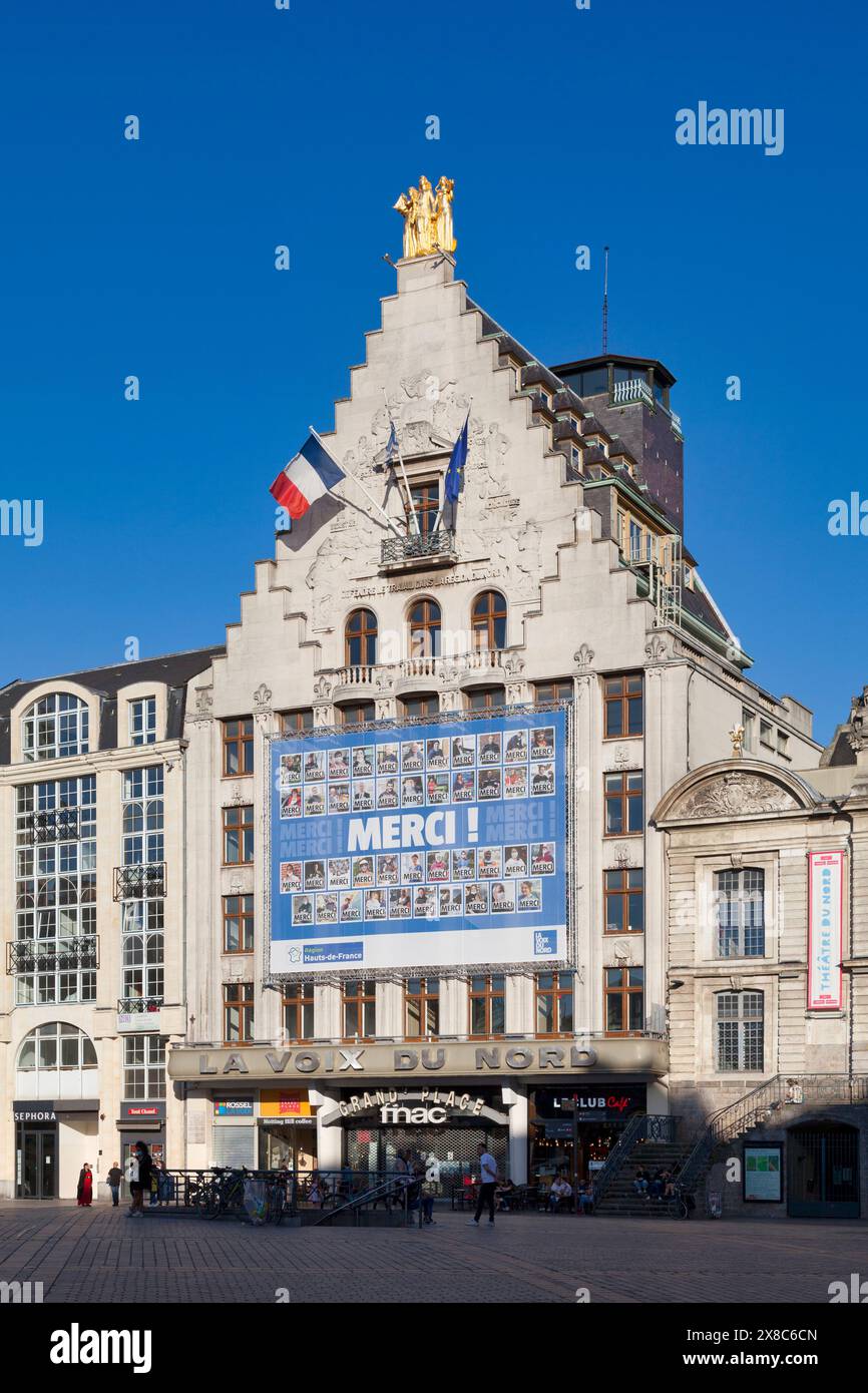 Lille, France - 22 juin 2020 : le bâtiment servant actuellement de siège au journal 'la voix du Nord' a été construit en 1936 sur le G. Banque D'Images