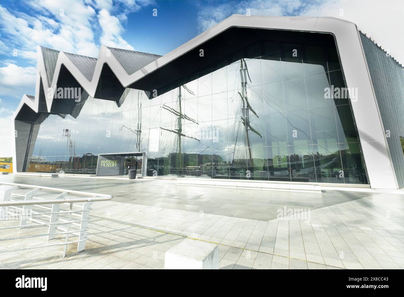 Le Riverside Museum (qui remplace le précédent Glasgow Museum of transport) est un musée situé dans le quartier Yorkhill de Glasgow, en Écosse Banque D'Images