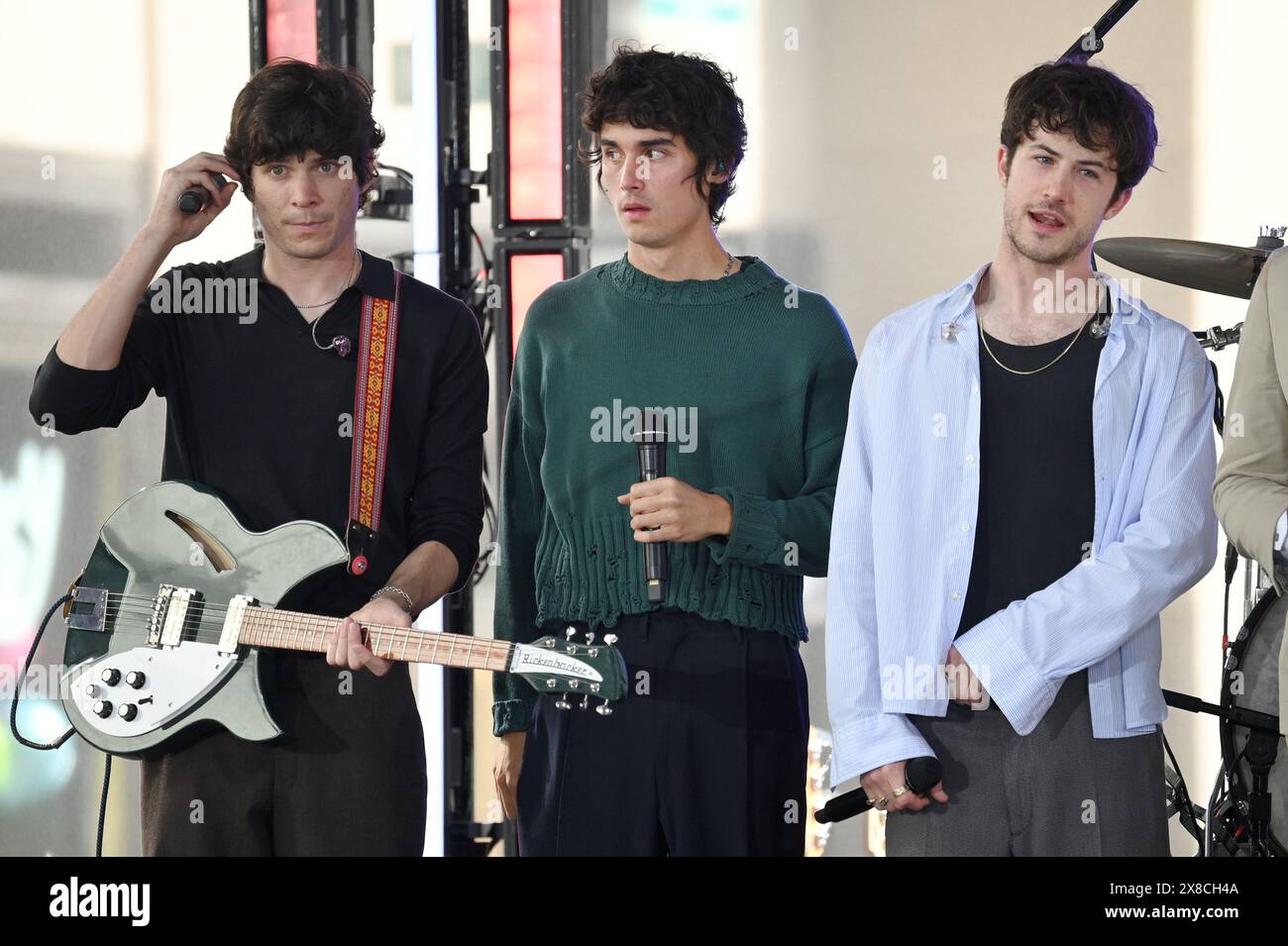 New York, États-Unis. 24 mai 2024. Braeden Remaster, Cole Preston et Dylan Minnette de The Wallows sur l'émission Today de NBC au Rockefeller Plaza, New York, NY, le 24 mai 2024. (Photo par Anthony Behar/Sipa USA) crédit : Sipa USA/Alamy Live News Banque D'Images