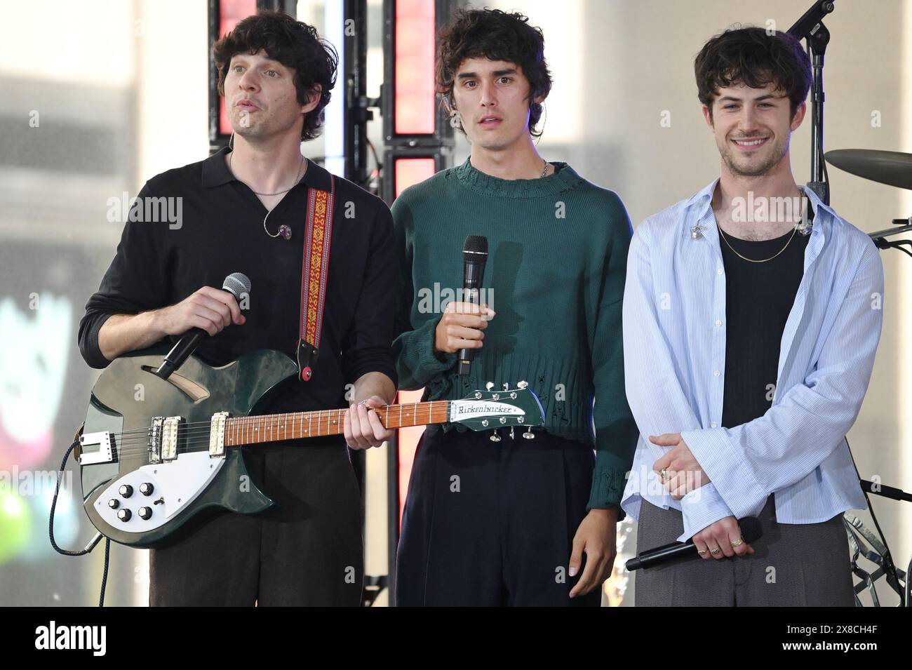 New York, États-Unis. 24 mai 2024. Braeden Remaster, Cole Preston et Dylan Minnette de The Wallows sur l'émission Today de NBC au Rockefeller Plaza, New York, NY, le 24 mai 2024. (Photo par Anthony Behar/Sipa USA) crédit : Sipa USA/Alamy Live News Banque D'Images
