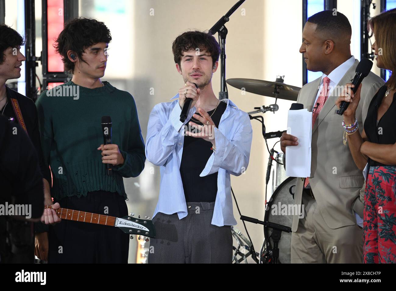 New York, États-Unis. 24 mai 2024. Braeden Remaster, Cole Preston et Dylan Minnette de The Wallows sur l'émission Today de NBC au Rockefeller Plaza, New York, NY, le 24 mai 2024. (Photo par Anthony Behar/Sipa USA) crédit : Sipa USA/Alamy Live News Banque D'Images