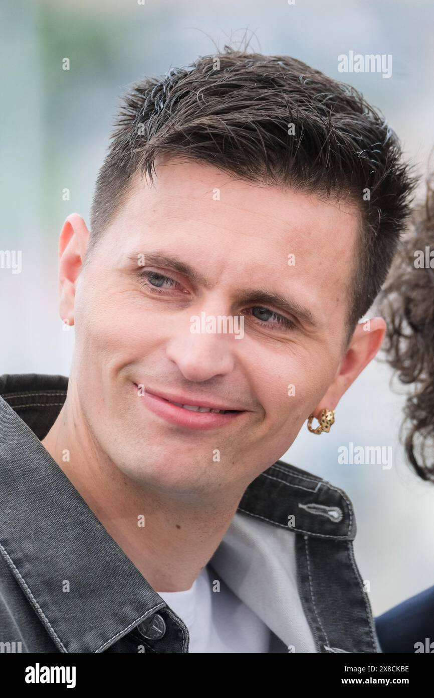 Cannes, France. 24 mai 2024. Raphaël Quenard pose au Photocall for Beating Hearts lors du 77ème Festival de Cannes. Photo de Julie Edwards./Alamy Live News Banque D'Images