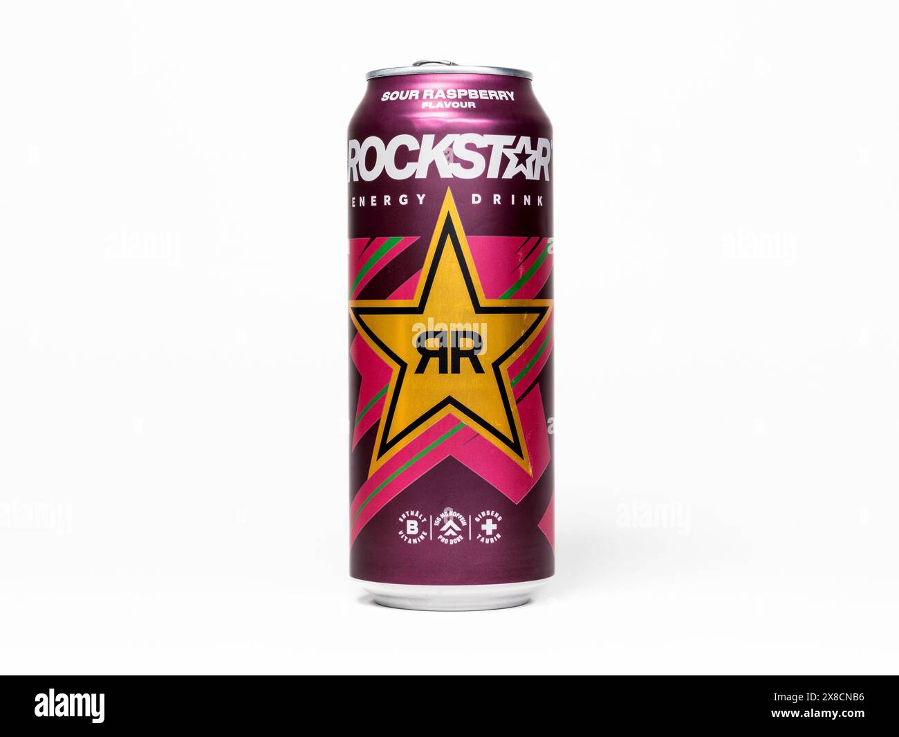 Rockstar Energy Drink boisson saveur framboise aigre. La boîte violette est dans un nouveau design depuis 2024. Il était autrefois connu sous le nom de fruit PUNCHED. Banque D'Images