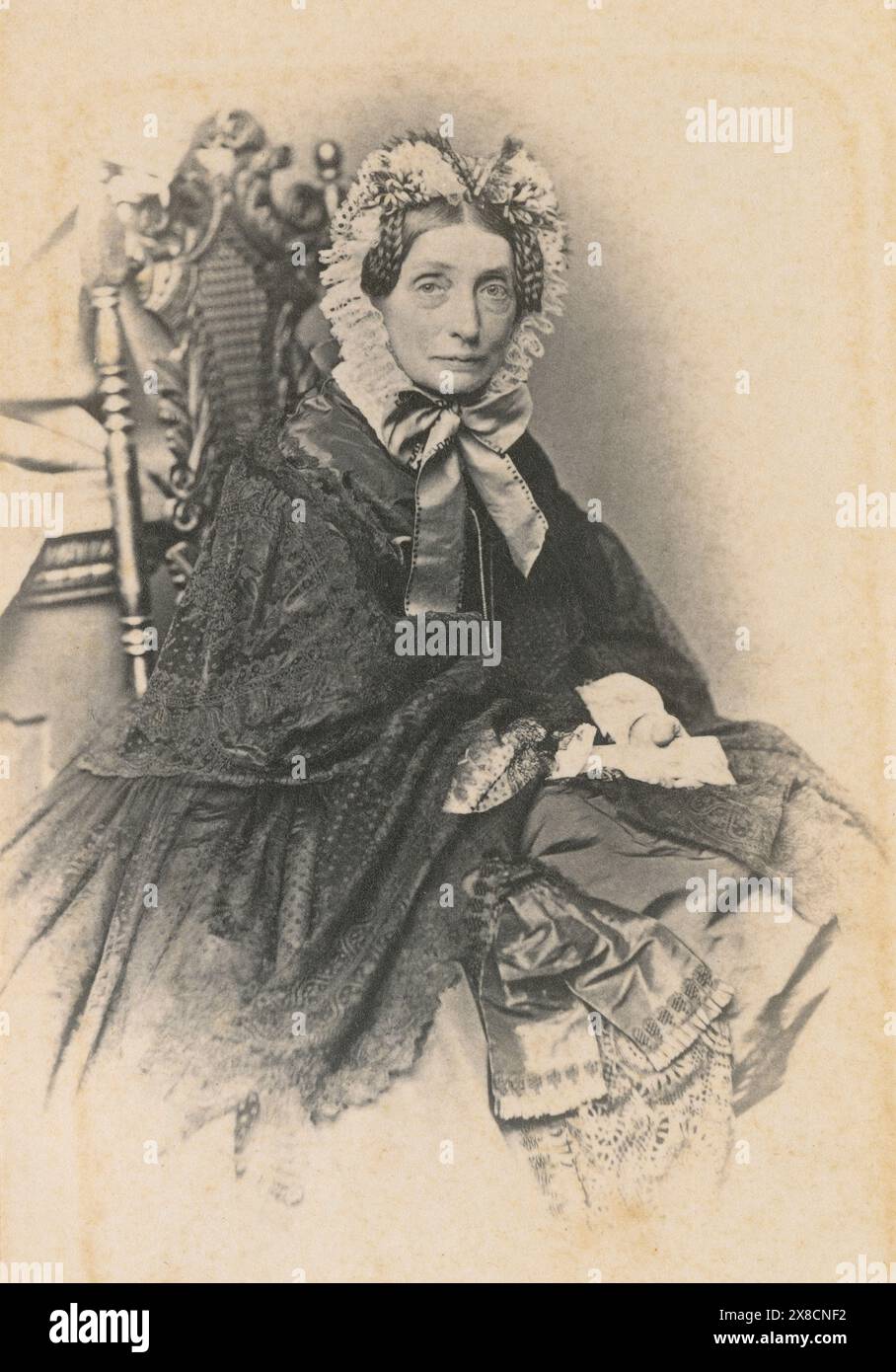 Antique c1866 carte de visite photographie, Amélie Auguste de Bavière (1801-1877) était une princesse bavaroise de naissance et reine de Saxe par mariage avec le roi Jean de Saxe. SOURCE : CDV ORIGINAL Banque D'Images