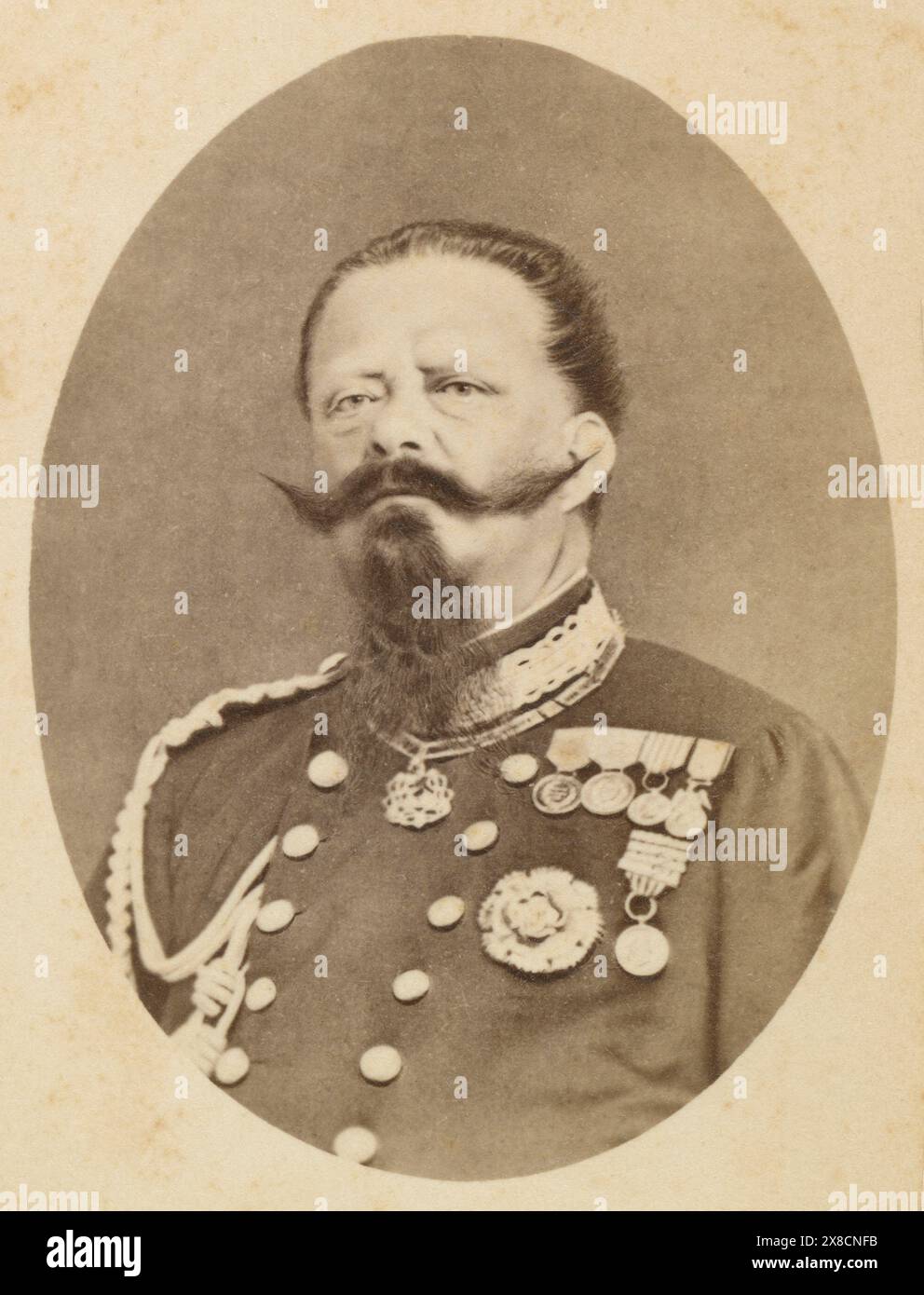 Photographie antique c1866 carte de visite, Victor Emmanuel II (1820-1878). Il fut roi de Sardaigne de 1849 à 1861, date à laquelle il prit le titre de roi d'Italie jusqu'à sa mort en 1878. SOURCE : CDV ORIGINAL Banque D'Images